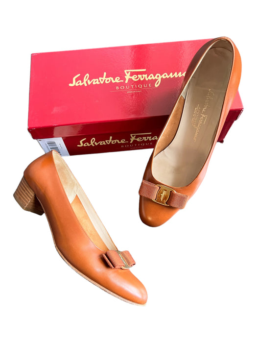 Salvatore Ferragamo Shoe Size 9.5 Camel Leather GHW Bow Kitten Heel Pumps Camel / 9.5