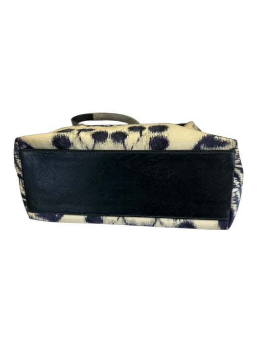 Gucci Beige & Navy Canvas Abstract Silver Hardware Shoulder Bag Vintage Bag Beige & Navy / Small