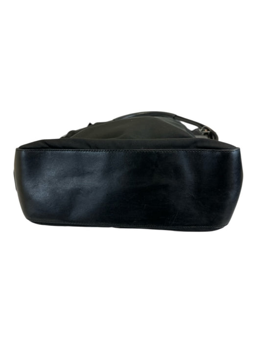 Gucci Black Nylon & Leather Zip Top Shoulder Bag Bag Black / Small