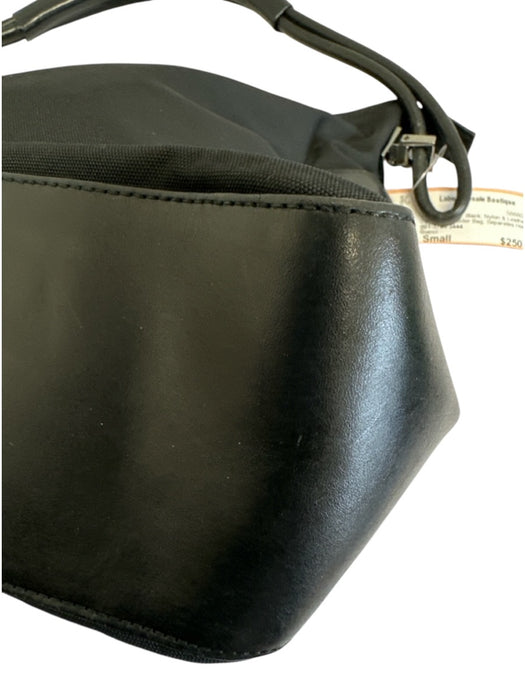 Gucci Black Nylon & Leather Zip Top Shoulder Bag Bag Black / Small