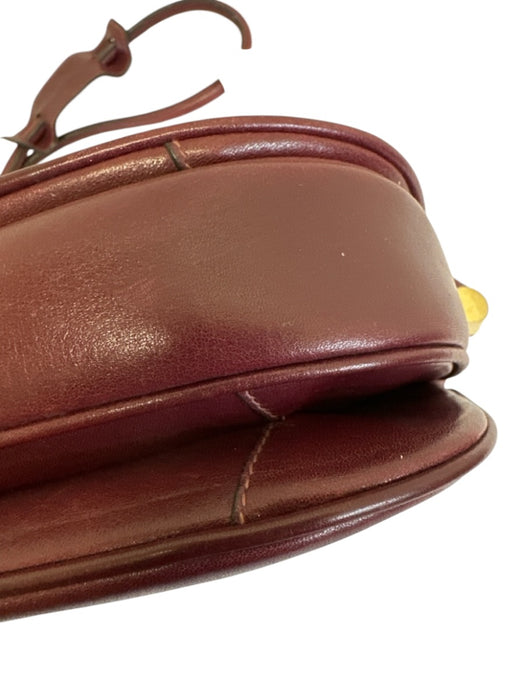 Gucci Burgundy Red Leather Crossbody Strap Flap Gold Hardware Bag Burgundy Red / Small