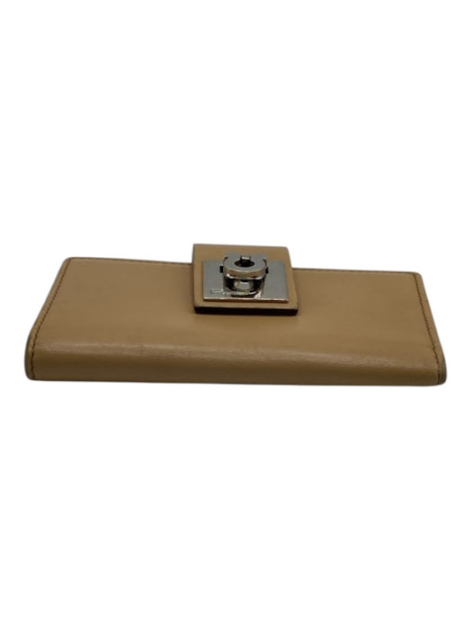 Ferragamo Tan Leather SHW Key Holder Keychain Tan