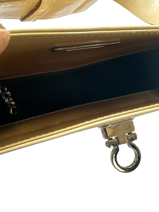 Salvatore Ferragamo Beige Patent Leather Ombre Clasp Shoulder Bag Bag Beige / S