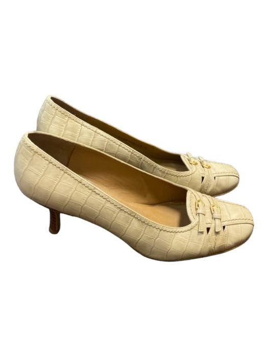 Stuart Weitzman Shoe Size 9 Light Tan Leather Gold hardware Buckle Detail Shoes Light Tan / 9