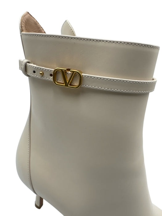 Valentino Garavani Shoe Size 39 Cream White Leather Upper Pointed Toe Boots Cream White / 39