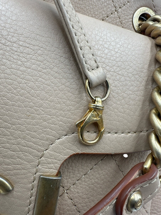 Chanel Beige Leather Quilted Chain Detail Toggle Pocket Shoulder Bag Beige