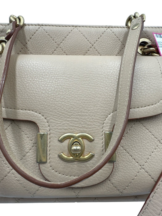 Chanel Beige Leather Quilted Chain Detail Toggle Pocket Shoulder Bag Beige