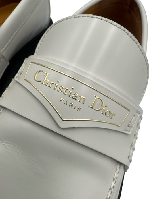 Christian Dior Shoe Size 37 Cream Calfskin Round Toe Logo Low Heel Loafers Cream / 37