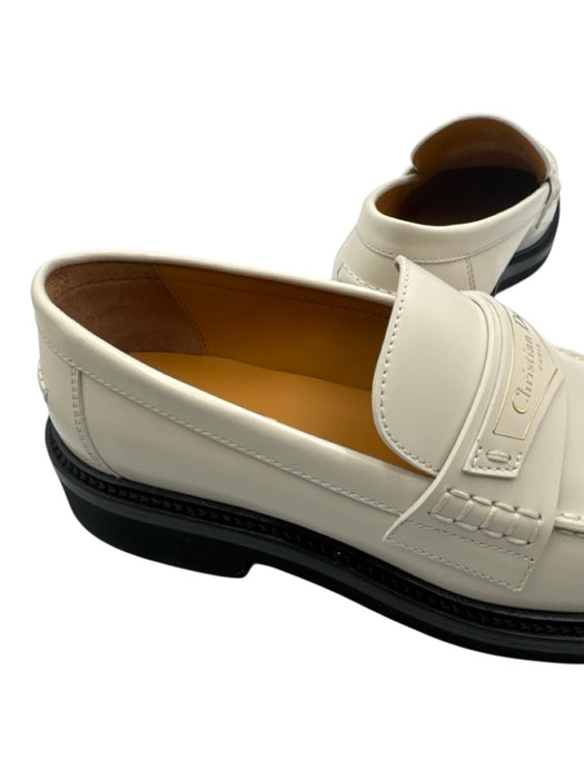 Christian Dior Shoe Size 37 Cream Calfskin Round Toe Logo Low Heel Loafers Cream / 37