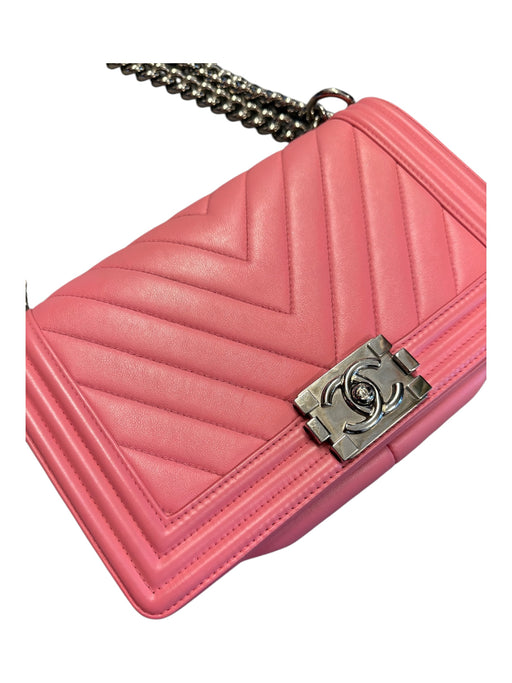 Chanel Coral Pink Leather Chevron Gunmetal Hardware Front Flap Chain Strap Bag Coral Pink / M