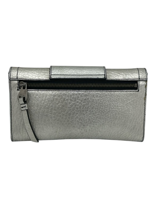 Perlina Silver Leather Metallic Flap Magnetic Snap Closure Crossbody Bag Silver