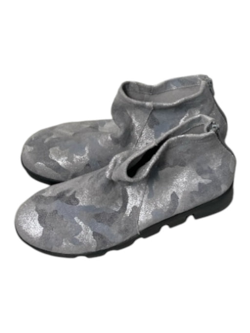 L'Amour des Pieds Shoe Size 9 Silver & Gray Leather Camoflage Lug sole Booties Silver & Gray / 9