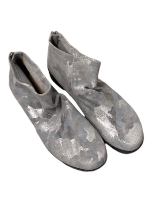 L'Amour des Pieds Shoe Size 9 Silver & Gray Leather Camoflage Lug sole Booties Silver & Gray / 9