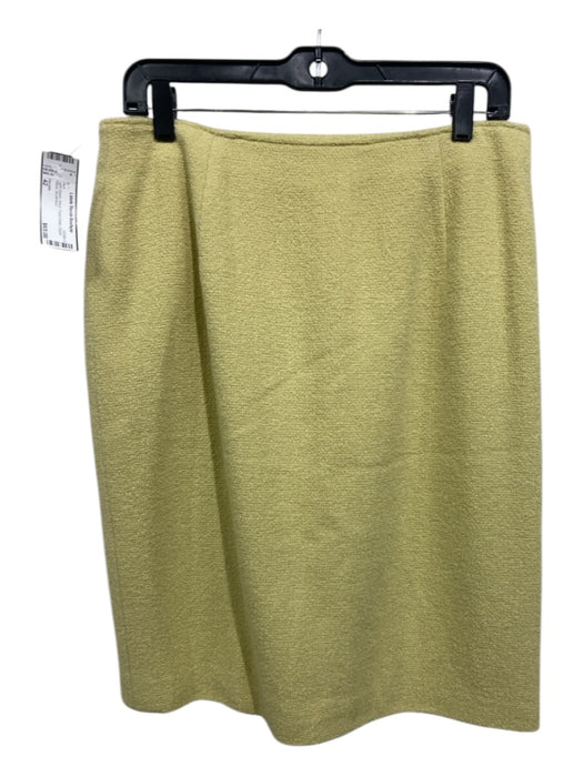 Escada Size 42 Light Green Wool Pleat Detail Zipper Pencil Skirt Light Green / 42