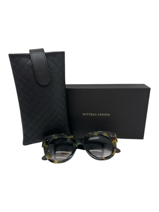 Bottega Veneta Brown, Tan, Green Acetate Woven Tortoise Cat Eye Sunglasses Brown, Tan, Green