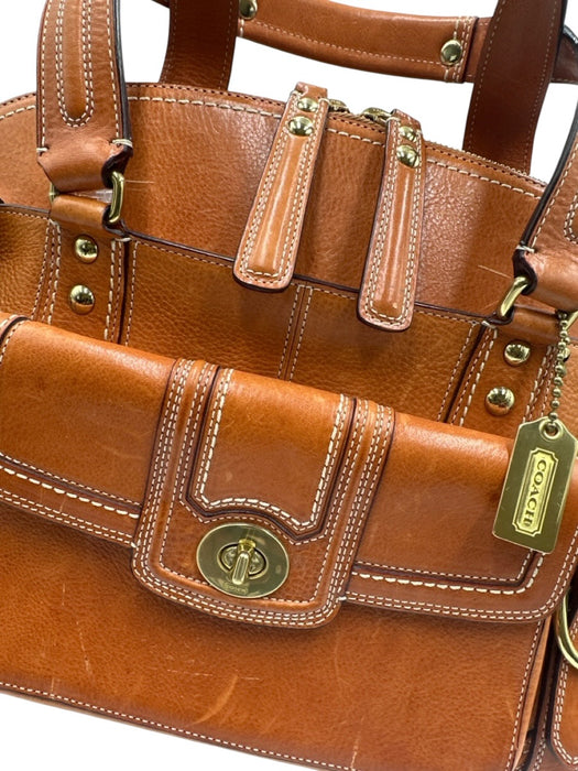 Coach Tan Leather goldtone hardware Turn Lock Bag Tan