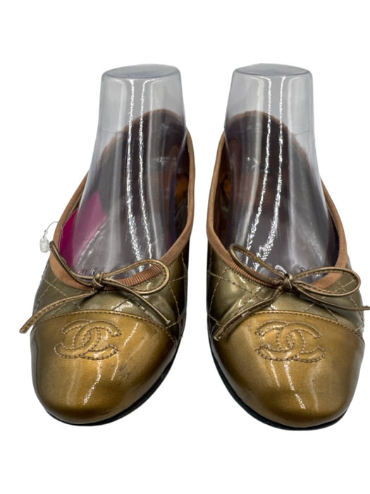 Chanel Shoe Size 39 Gold Patent Leather Quilted Logo Cap Toe Flats Gold / 39