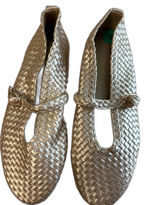 House of Harlow 1960 Shoe Size 8 Gold Manmade Material Almond Toe Woven Shoes Gold / 8