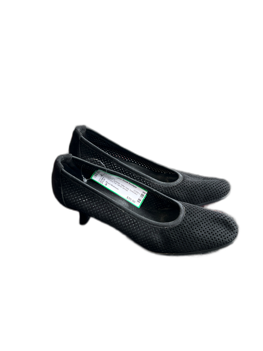 Stuart Weitzman Shoe Size 8 Black Synthetic Kitten Heel Perforated Pumps Black / 8