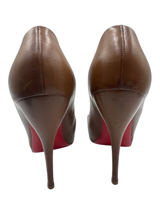 Christian Louboutin Shoe Size 39 Brown Leather Almond Toe Closed Toe Pumps Brown / 39