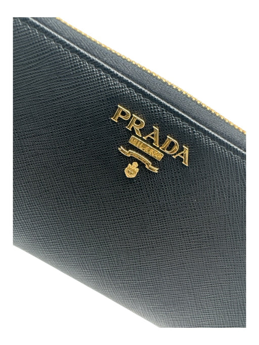 Prada Black Leather Zip Close Saffiano Snap Detail Box Inc. Wallets Black