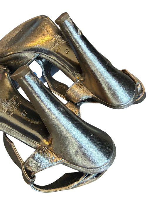 Valentino Shoe Size 37 Pewter Leather Metallic Peep Toe Velcro Pumps Pewter / 37