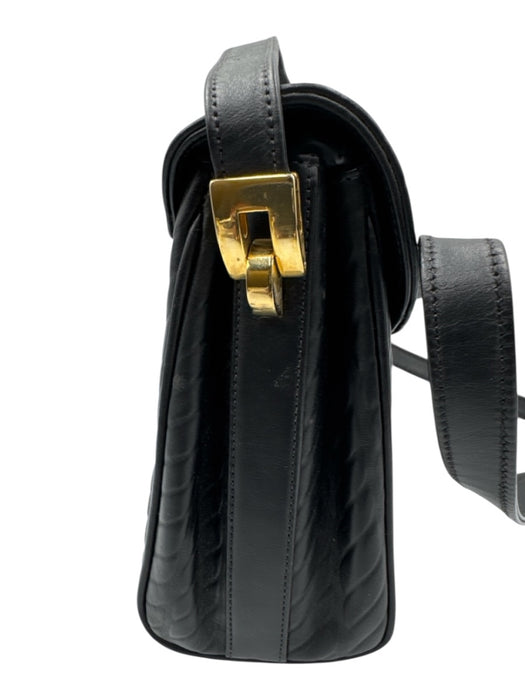 Kleinberg Sherrill Black Leather clasp closure Cross Body Strap Textured Bag Black / S