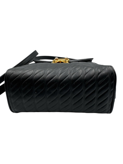 Kleinberg Sherrill Black Leather clasp closure Cross Body Strap Textured Bag Black / S