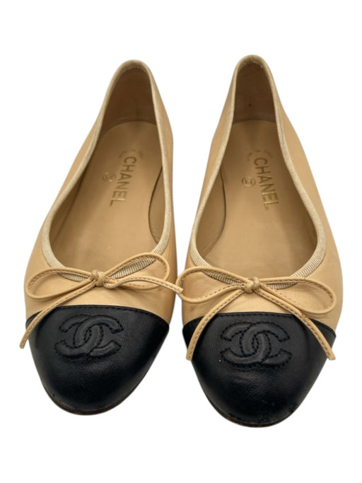 Chanel Shoe Size 6.5 Tan & black Leather Interlocking C's Cap Toe Bow Flats Tan & black / 6.5