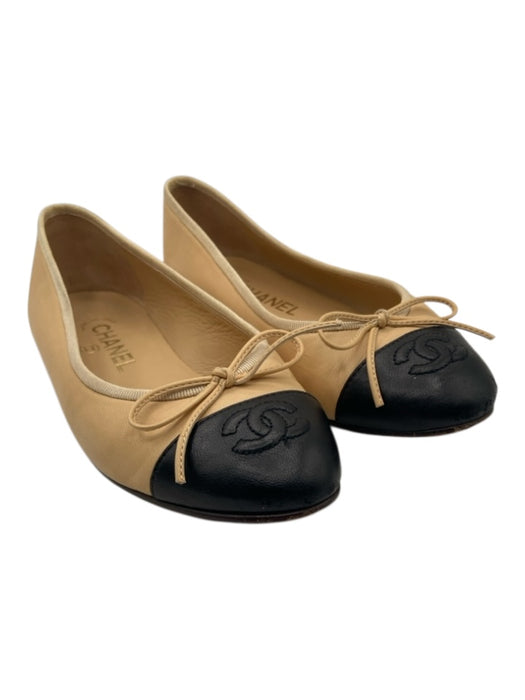 Chanel Shoe Size 6.5 Tan & black Leather Interlocking C's Cap Toe Bow Flats Tan & black / 6.5