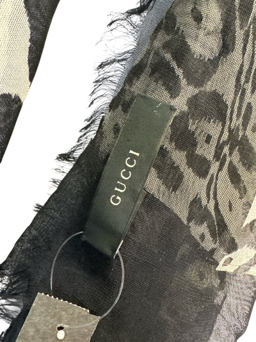 Gucci Black & Cream Silk Sheer Giraffe Raw Edge scarf Black & Cream / Large