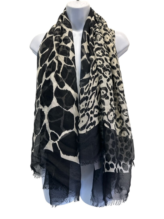 Gucci Black & Cream Silk Sheer Giraffe Raw Edge scarf Black & Cream / Large