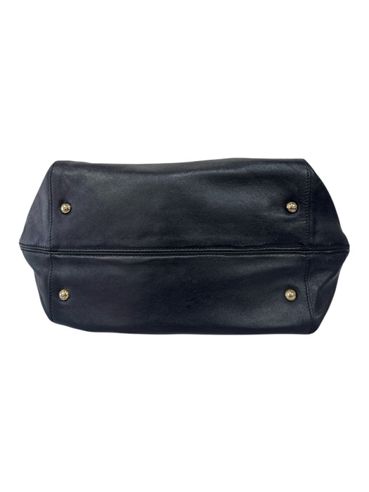 Salvatore Ferragamo Black Leather Gold hardware Logo Zip Pocket shoulder bag Bag Black / Medium