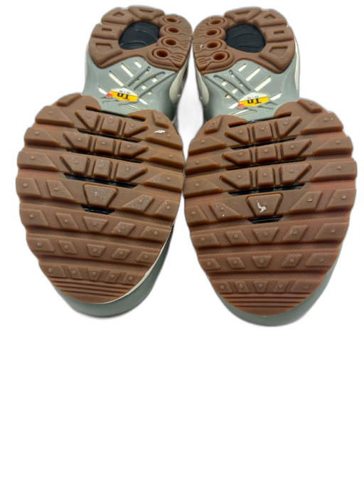 Nike Shoe Size 8 Sage green Synthetic Knit Round Toe Wave Lace Up Sneakers Sage green / 8