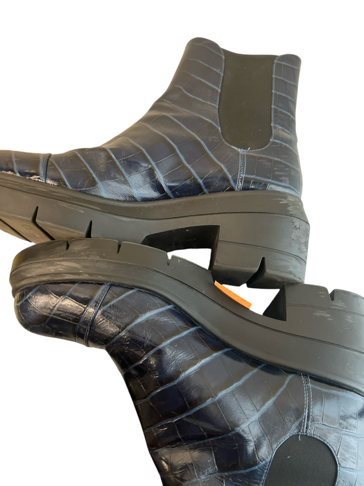 Stuart Weitzman Shoe Size 8.5C Blue Manmade Material Crocodile Platform Booties Blue / 8.5C