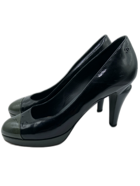 Chanel Shoe Size 41 Black & Green Patent Leather Cap Toe Round Toe Pumps Black & Green / 41