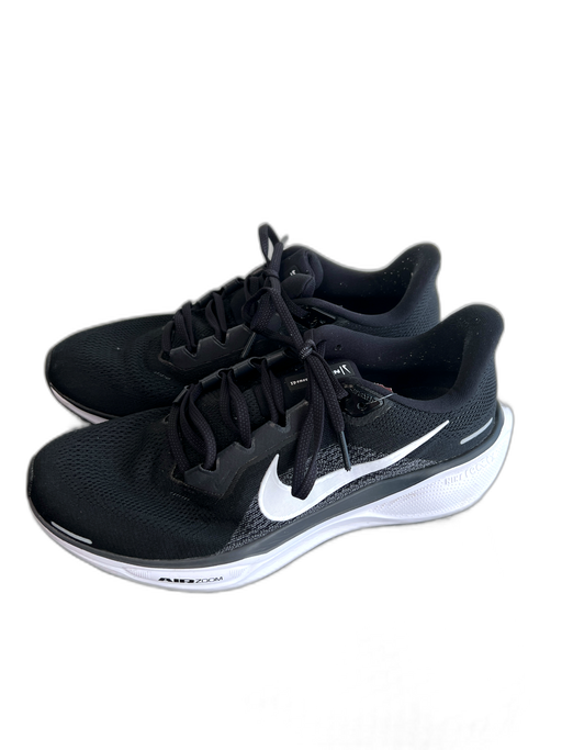 Nike Shoe Size 11 Black & White Leather Upper Mesh Detail Logo Band Shoes Black & White / 11