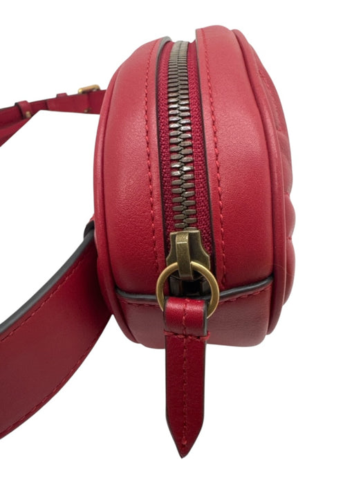 Gucci Red Leather Chevron Fanny Pack Gold Hardware Belt Bag Bag Red / Small