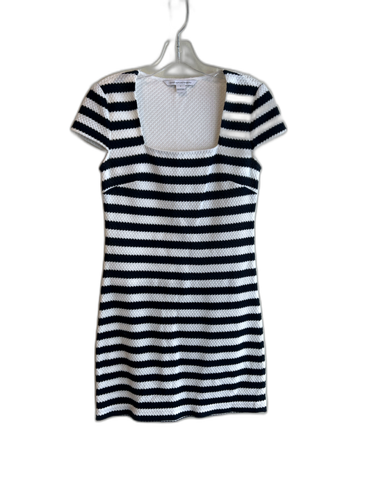 Diane Von Furstenberg Size 4 White & Black Striped Short Sleeve Unlined Dress White & Black / 4