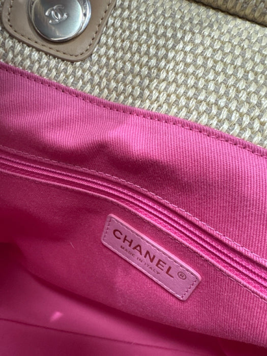 Chanel Beige, Black, White, Multi Raffia & Leather Snap Closure Tote Bag Bag Beige, Black, White, Multi / M/L