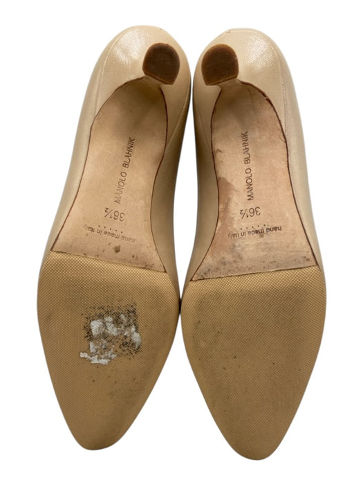 Manolo Blahnik Shoe Size 36.5 Nude Beige Leather Almond Toe Kitten Heel Pumps Nude Beige / 36.5
