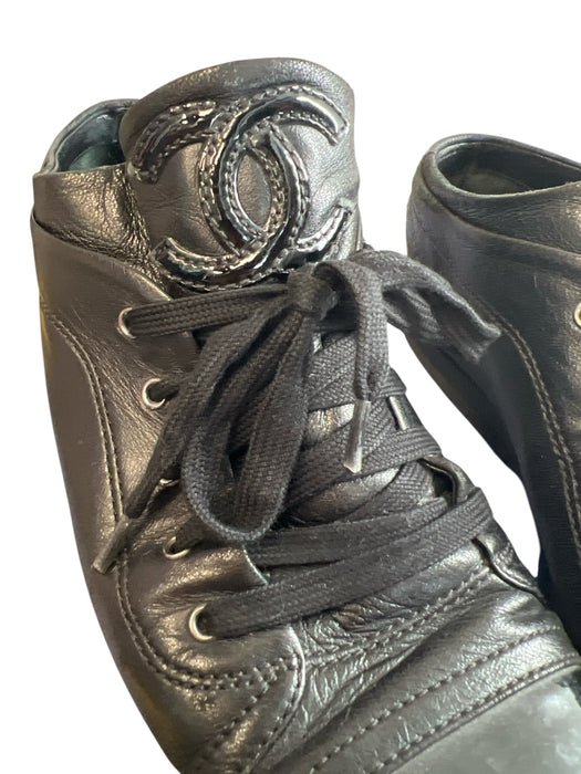 Chanel Shoe Size Est 39.5 Black Leather & Patent Leather Cap Toe lace up Shoes Black / Est 39.5
