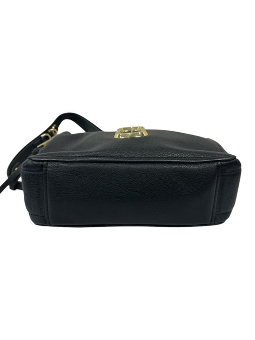 Marc Jacobs Black Pebbled Leather Gold Tone Hardware Rectangle Logo Bag Black / Medium