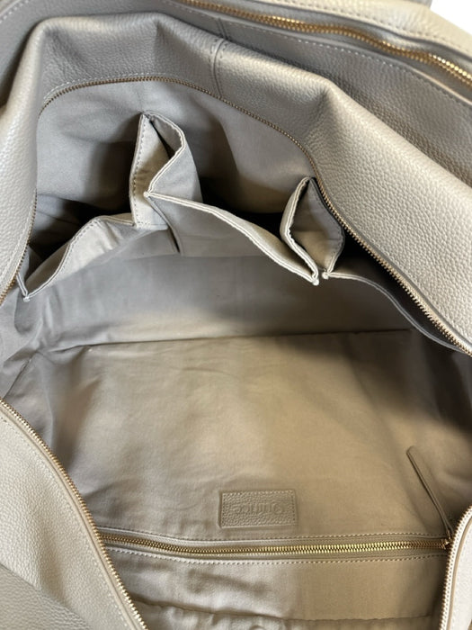Quince Beige Leather Zip Detail Top Handle Side Pockets Duffle Bag Beige / Large