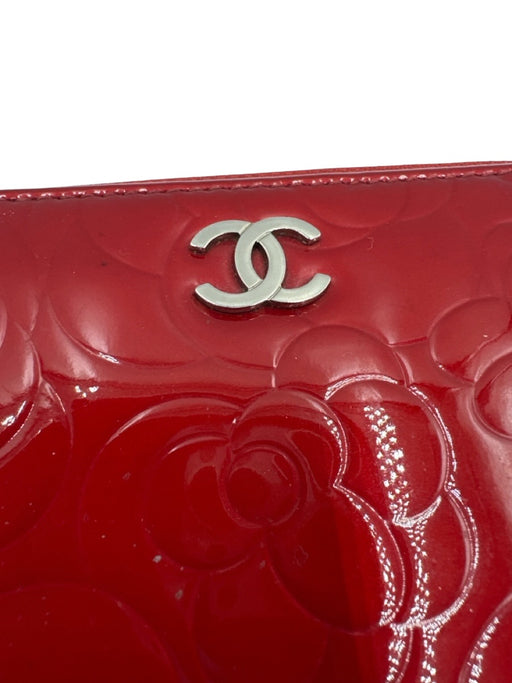 Chanel Red Patent Leather Zip Close Camellia Interlocking CC Wallets Red