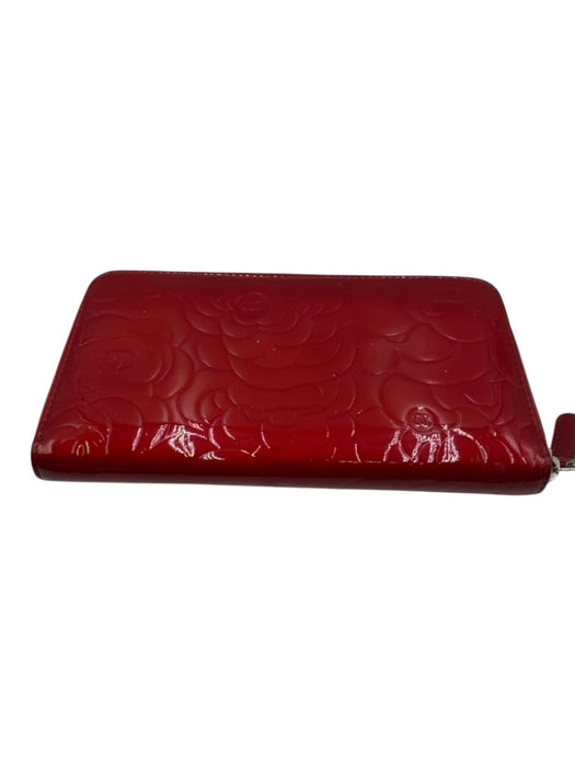 Chanel Red Patent Leather Zip Close Camellia Interlocking CC Wallets Red