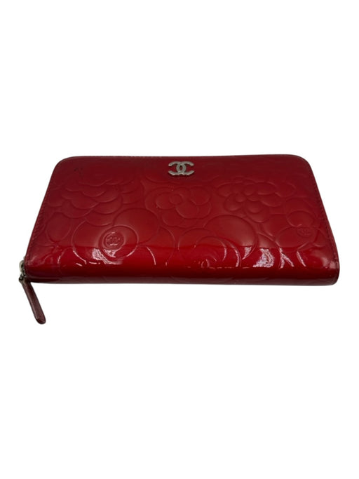 Chanel Red Patent Leather Zip Close Camellia Interlocking CC Wallets Red