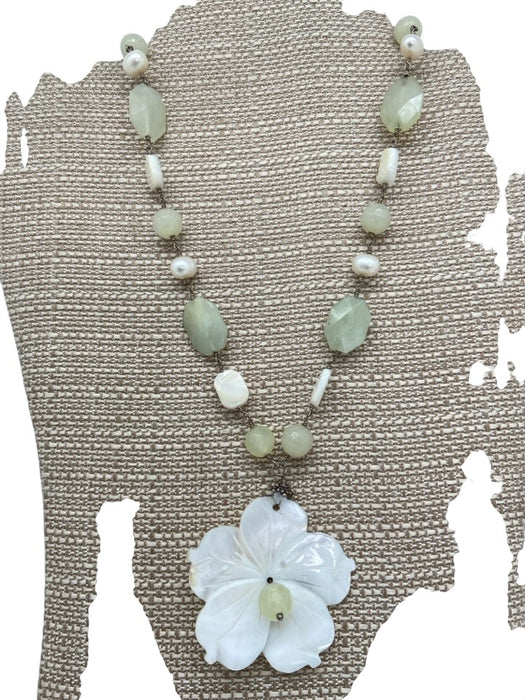 White & Green Sterling Silver Faux Pearl Flower Toggle faceted beads Necklace White & Green