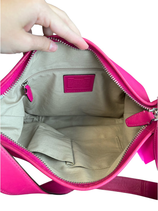 Coach Hot pink Leather Crossbody Strap Zip Close Inside Pocket Logo Bag Hot pink / S/M