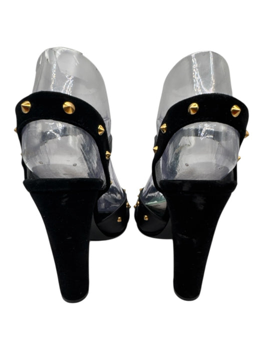 Gucci Shoe Size 37 Black & Gold Tone Leather Upper Studded Caged T Strap Sandals Black & Gold Tone / 37